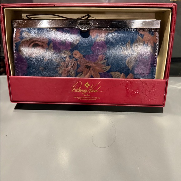 NWT Patricia Nash Clutch still with Box - Picture 2 of 6